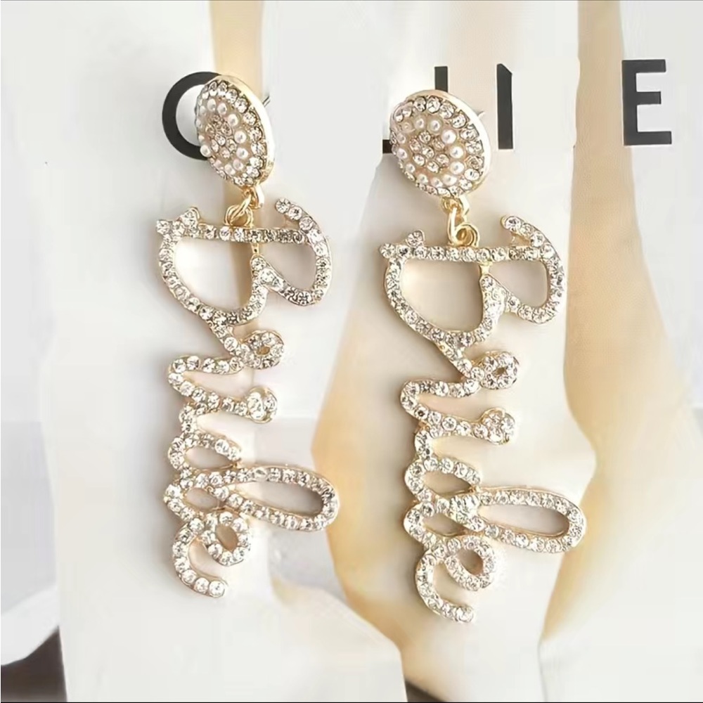 NWT Rhinestone and Pearl Beaded Barbie Bride Earrings